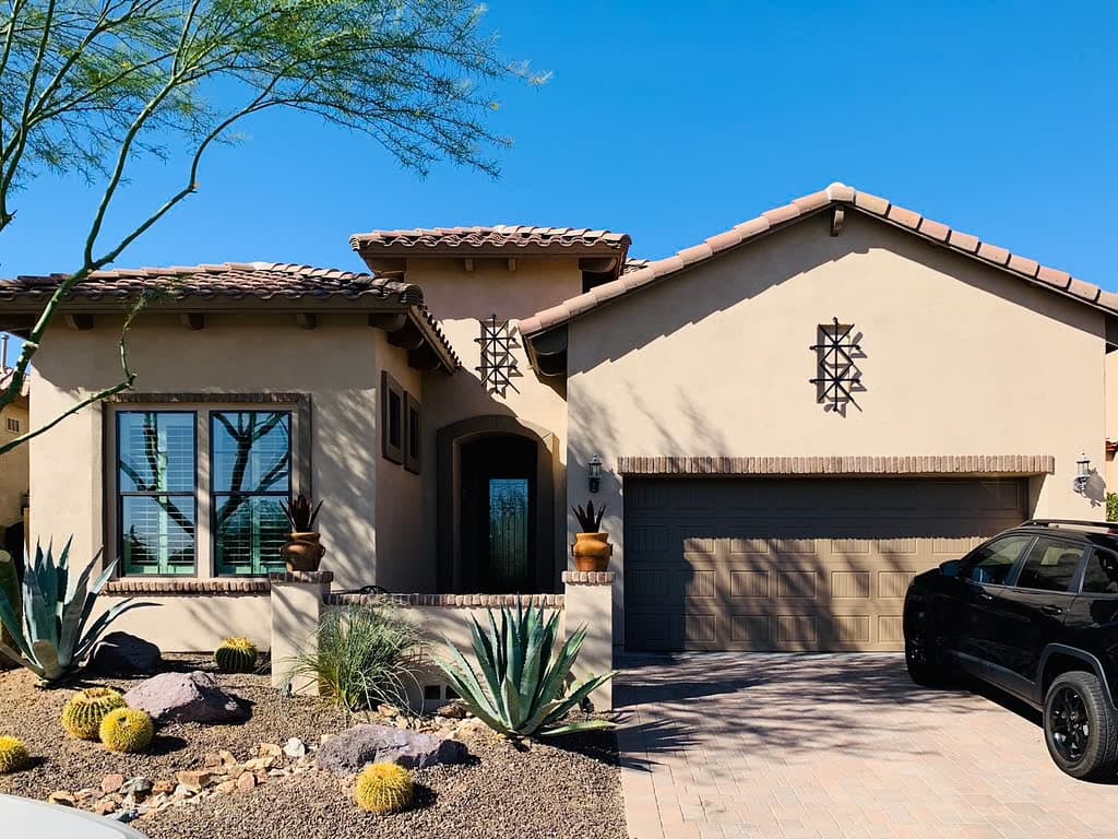 Residential window cleaning — single-story North East Mesa neighborhood home, Arizona